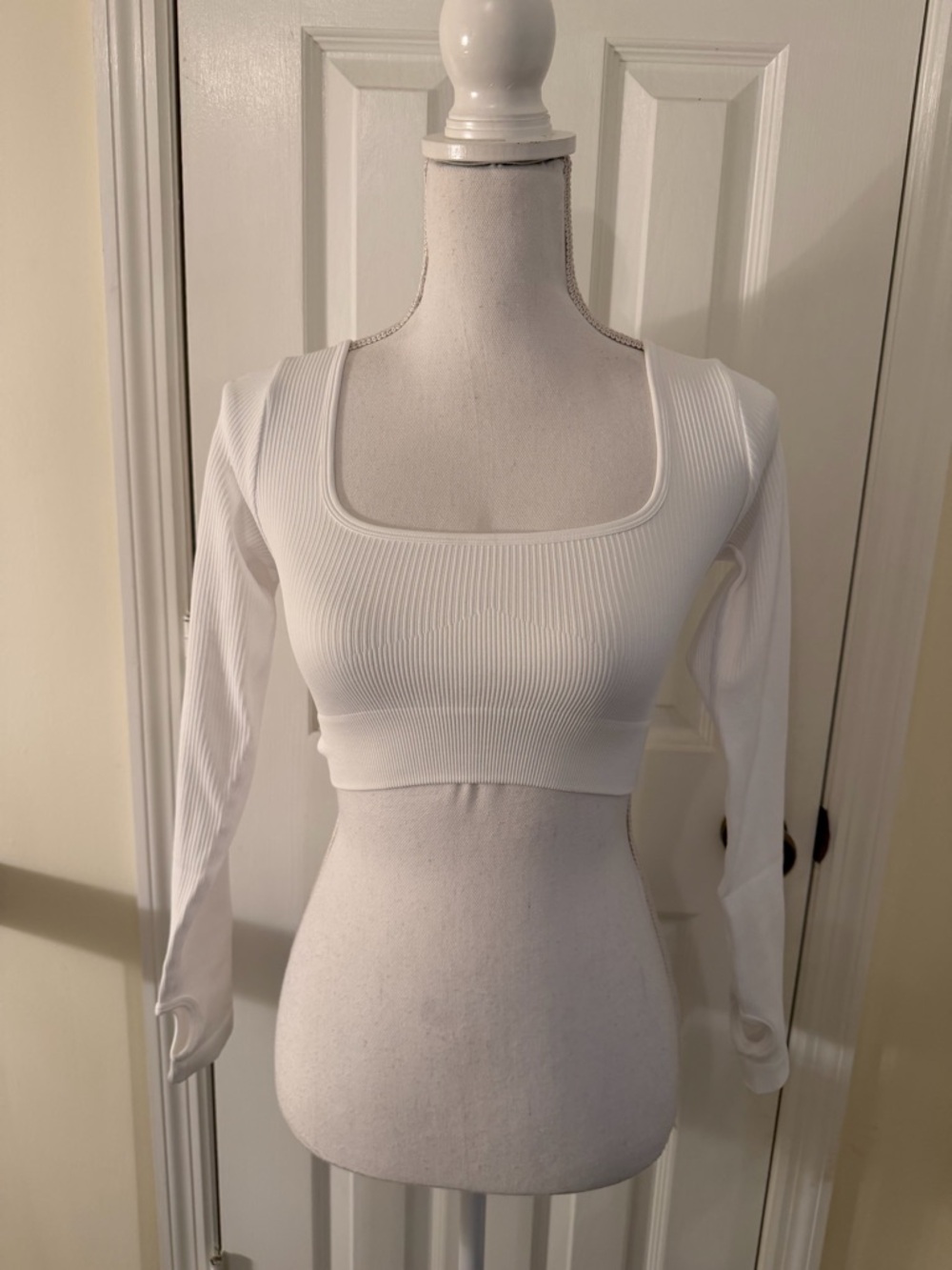 OQQ Long Sleeve Ribbed Crop Top NWOT!